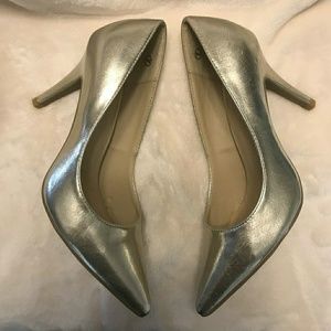 Miss Me? Monochromatic heels